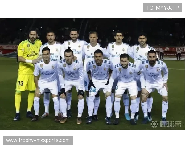 阿什拉夫与阿尔巴同场竞技，展现顶级防守实力